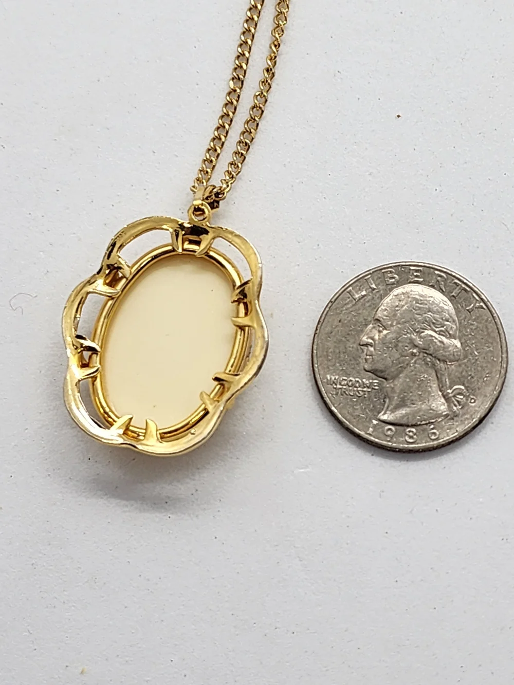 Vintage Gold Tone Floral Oval Pendant Necklace